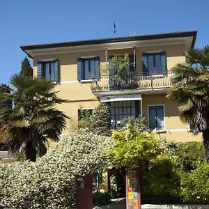 https://antica-villa-graziella.hotelinveneto.com